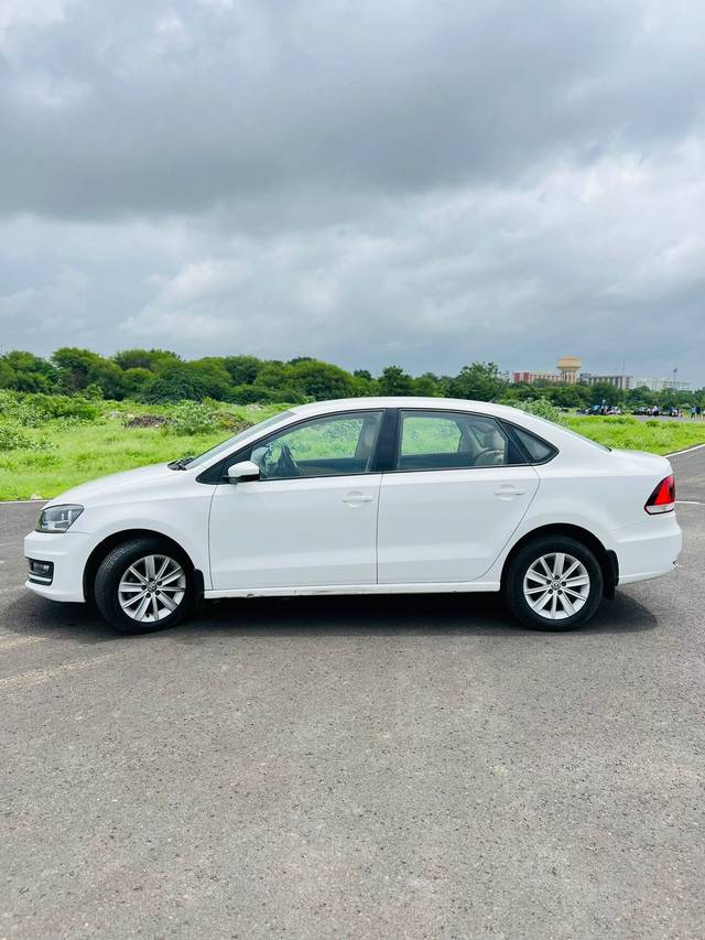 https://images10.gaadi.com/usedcar_image/4290253/original/26c2050ca8146d05a93f7c36d8808470.jpeg?imwidth=6402