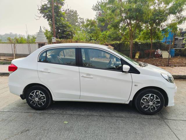 https://images10.gaadi.com/usedcar_image/4290274/original/processed_07049f24cc7769317b0b0c249c2c7e7b.jpg?imwidth=6401