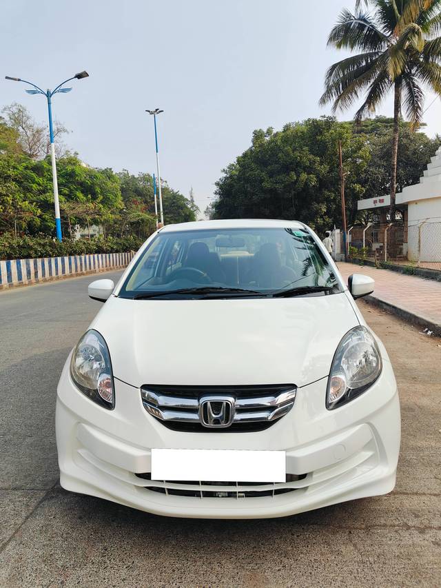 https://images10.gaadi.com/usedcar_image/4290274/original/processed_d512dc4419cd13b113bc2407b42b0e06.jpg?imwidth=6400