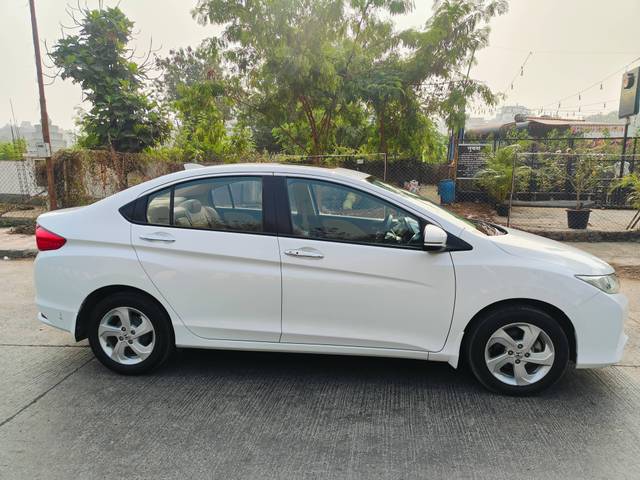 https://images10.gaadi.com/usedcar_image/4290281/original/processed_0f8f6db392a82cc399f557660467b70d.jpg?imwidth=6401