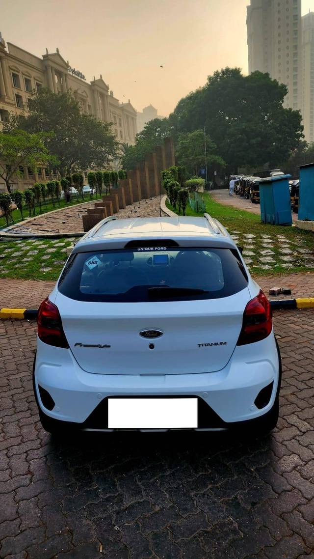 https://images10.gaadi.com/usedcar_image/4290326/original/processed_d19edf0c3a1a3213947b591b93160423.jpg?imwidth=6402