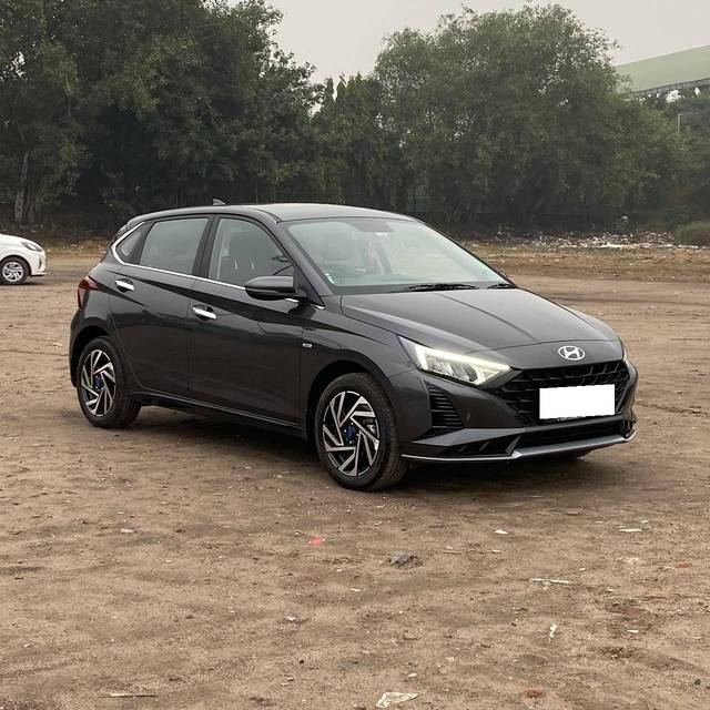 https://images10.gaadi.com/usedcar_image/4290414/original/processed_9e06790907c6fa609469837854fae6b8.jpg?imwidth=6400