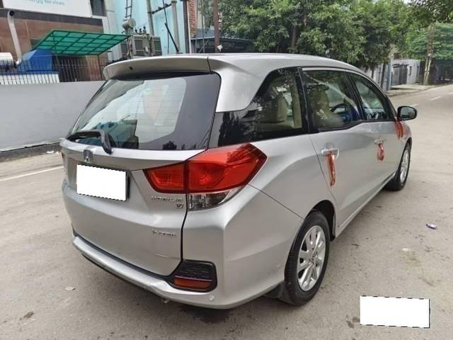 https://images10.gaadi.com/usedcar_image/4290468/original/processed_95a32ddc8277600dfcdd7bd66095b102.jpg?imwidth=6402