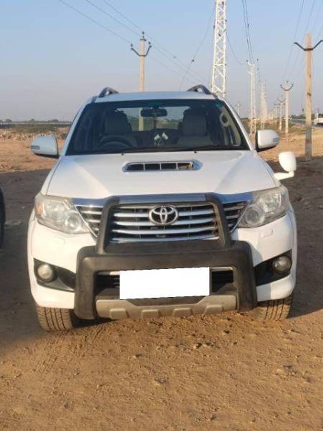 https://images10.gaadi.com/usedcar_image/4290485/original/d3d8dc9487a19639ab3ed9bf3f38b06c.jpg?imwidth=6400