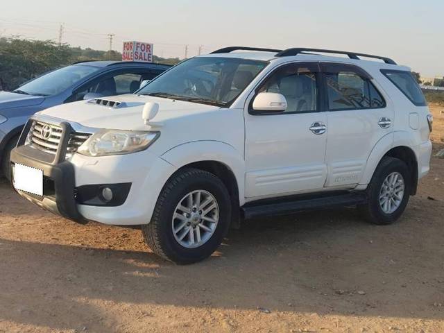 https://images10.gaadi.com/usedcar_image/4290485/original/e06b8e07bcc51dade397fc7724dbd09e.jpg?imwidth=6401