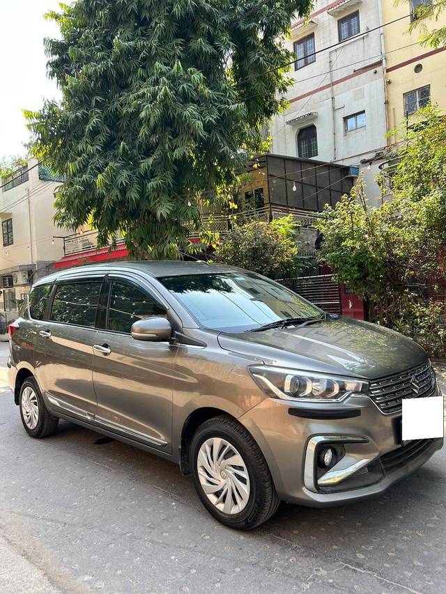 https://images10.gaadi.com/usedcar_image/4290515/original/processed_40e1d4ad9f585fbb10ac856406275ce8.jpg?imwidth=6401