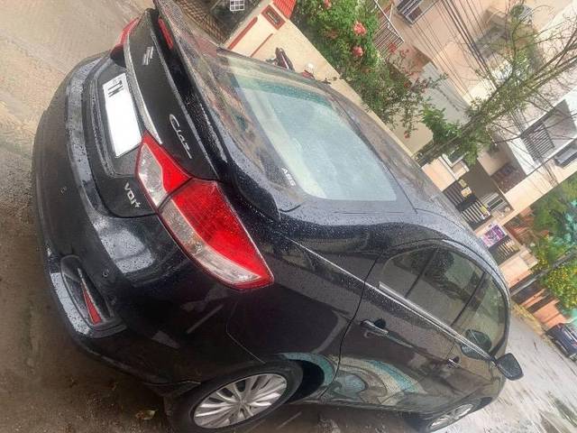 https://images10.gaadi.com/usedcar_image/4290560/original/processed_57cf40d6-5bdb-4a28-9797-de0c97195c19.jpg?imwidth=6402