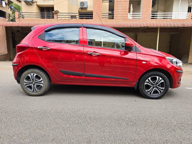 https://images10.gaadi.com/usedcar_image/4290567/original/processed_036a65619b6551c8ce9fedc5b0475f42.jpg?imwidth=6401