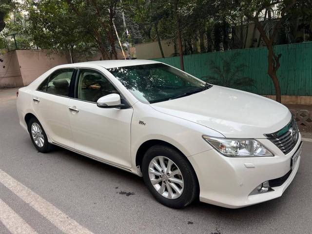 https://images10.gaadi.com/usedcar_image/4290575/original/processed_2ccb7afa9137be2de518dadb80aaf1e0.jpg?imwidth=6400