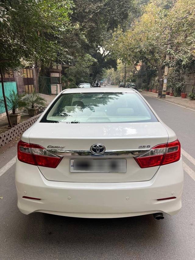 https://images10.gaadi.com/usedcar_image/4290575/original/processed_ff9db8d6a97c210ba06c90db6d9daf2a.jpg?imwidth=6401