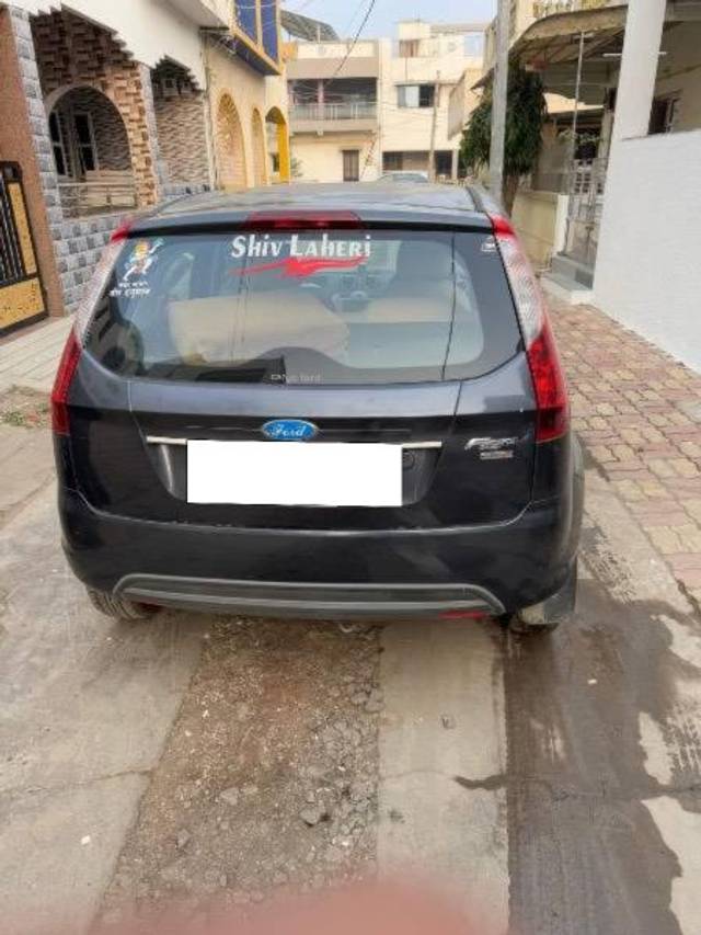 https://images10.gaadi.com/usedcar_image/4290634/original/processed_39d635ca-9f82-4909-a57d-26e722c4a496.jpeg?imwidth=6402