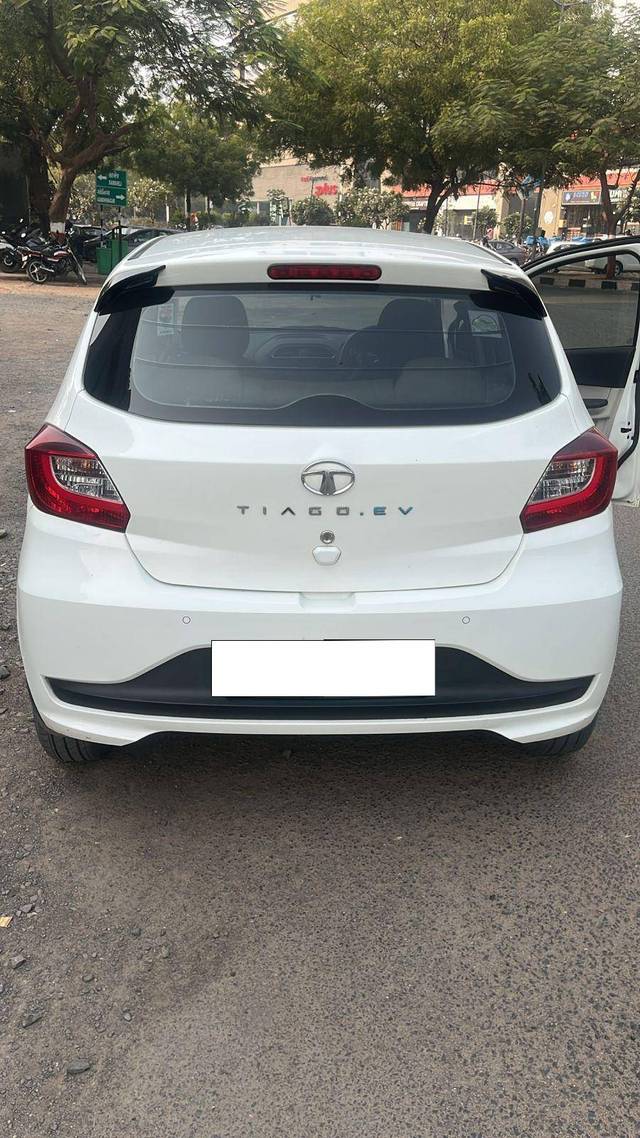 https://images10.gaadi.com/usedcar_image/4290646/original/786153c7d61f0bd33895e6ac5da528bb.jpg?imwidth=6402