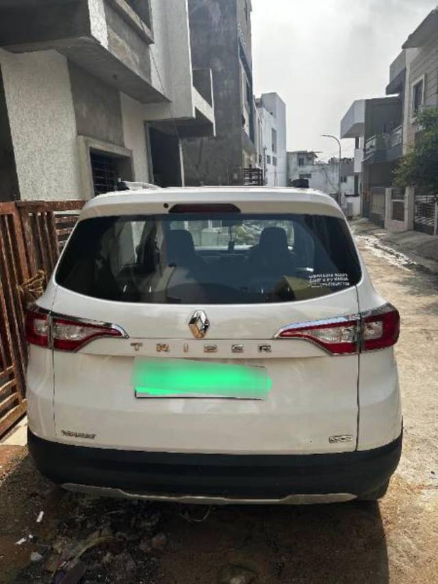 https://images10.gaadi.com/usedcar_image/4290650/original/processed_3728648b-f740-485b-97e8-6c9589b25120.jpeg?imwidth=6402