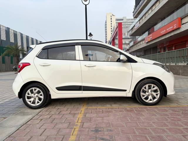 https://images10.gaadi.com/usedcar_image/4290800/original/processed_b62d945333a93c92eb9371ea42b5dd91.jpg?imwidth=6401