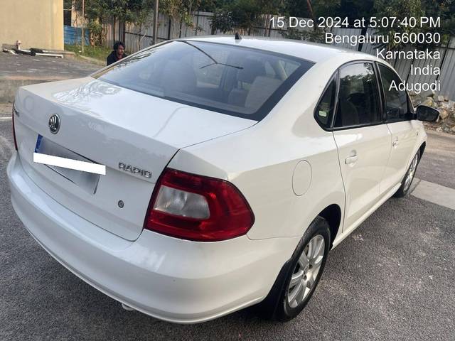 https://images10.gaadi.com/usedcar_image/4290810/original/processed_34ba878ee56458313648f9e46a15d8c7.jpg?imwidth=6401