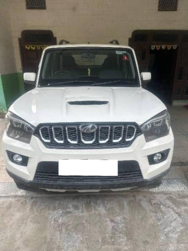 https://images10.gaadi.com/usedcar_image/4290812/original/processed_6883547c-309b-44a6-a438-f33ab50eb667.jpg?imwidth=6400