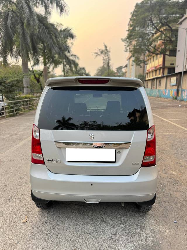 https://images10.gaadi.com/usedcar_image/4290814/original/processed_15d776fcf37e8478cd23b326beb5d0c1.jpg?imwidth=6402