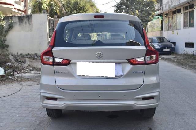 https://images10.gaadi.com/usedcar_image/4290823/original/processed_656cf04973feac417dcdf01caadf511a.jpg?imwidth=6402