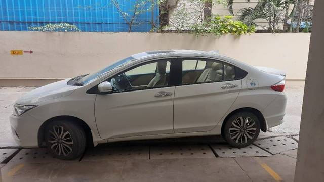 https://images10.gaadi.com/usedcar_image/4290827/original/50f3e8ee9c46087f4090e141f6ce0203.jpg?imwidth=6401