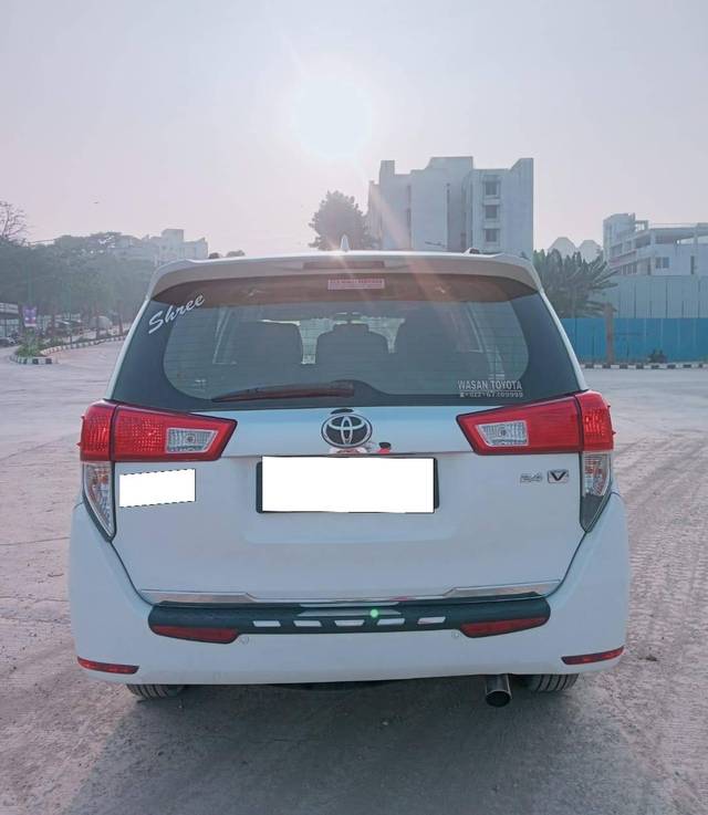 https://images10.gaadi.com/usedcar_image/4290904/original/processed_854c8e455a7f11cfeec8fc989d63f1e8.jpg?imwidth=6402