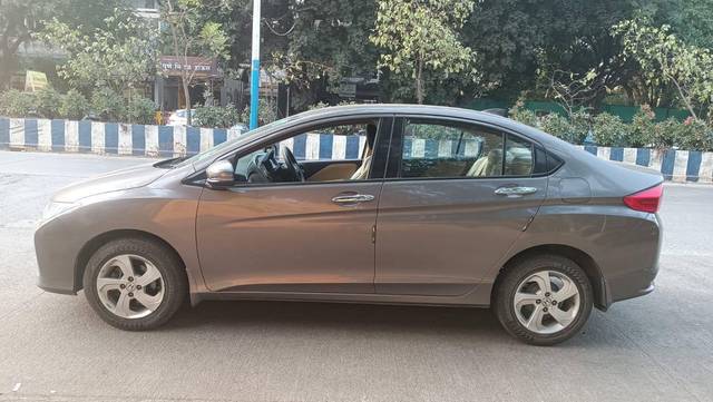 https://images10.gaadi.com/usedcar_image/4290947/original/processed_51f42e073ed66736189932ac5906e619.jpg?imwidth=6402