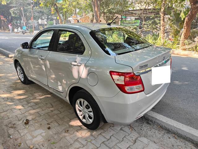 https://images10.gaadi.com/usedcar_image/4290977/original/processed_e19dbfc2ad0b8485be4a7e6abd63c335.jpg?imwidth=6402