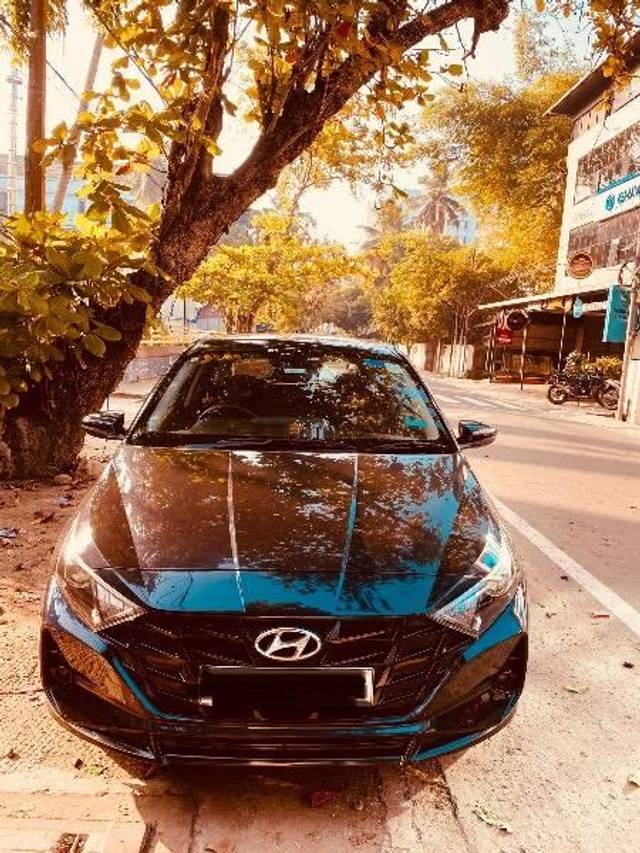 https://images10.gaadi.com/usedcar_image/4291052/original/processed_b169a5ff-7cd4-45d5-90c4-64f31ae6e9a7.jpeg?imwidth=6400