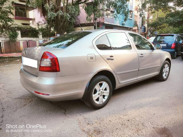 https://images10.gaadi.com/usedcar_image/4291083/original/processed_c1c9b8e5d84b77a21c7ae8ec38e63ce8.jpg?imwidth=6401