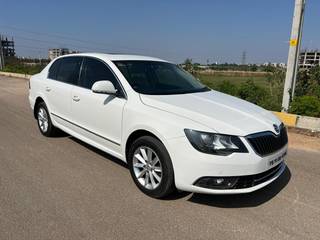 Skoda Superb 2013-2015 Skoda Superb Elegance 1.8 TSI MT