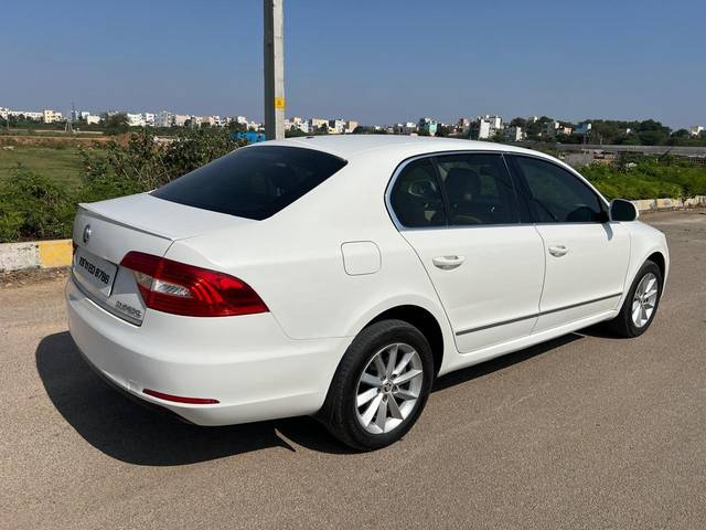 https://images10.gaadi.com/usedcar_image/4291101/original/processed_9179f14c3877b9731cdf2d31c354e773.jpg?imwidth=6402