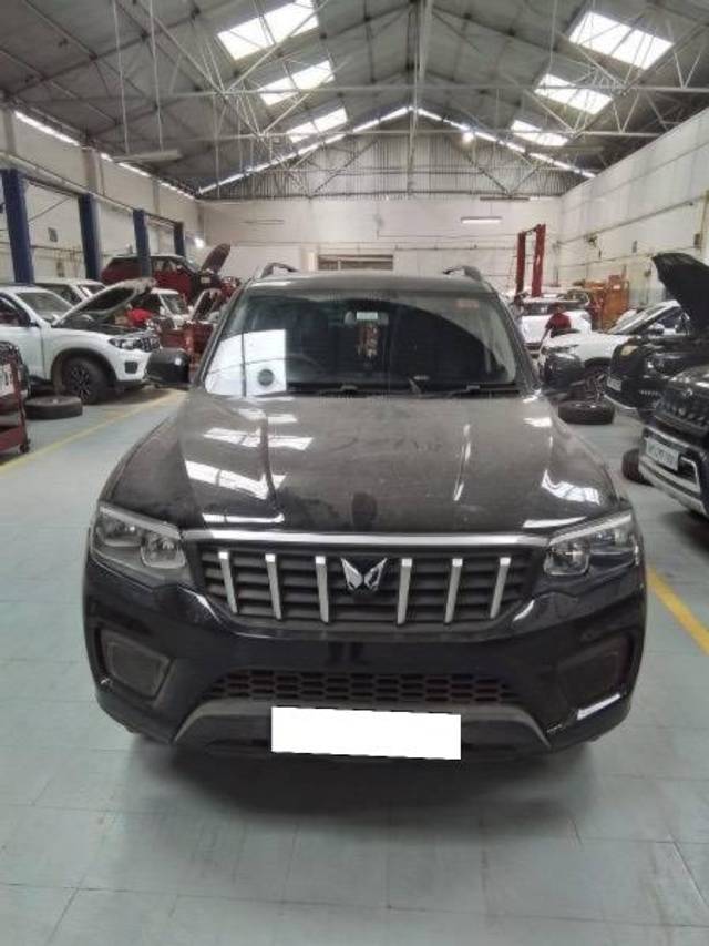 https://images10.gaadi.com/usedcar_image/4291133/original/processed_80615c81-b73e-44a1-bcc9-2b9e4714f3c8.jpg?imwidth=6400