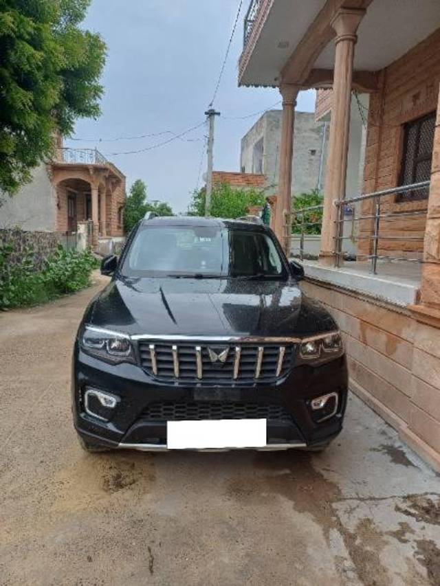 https://images10.gaadi.com/usedcar_image/4291145/original/processed_f82a8b18-effc-4fa1-b490-232afd115cb4.jpg?imwidth=6400