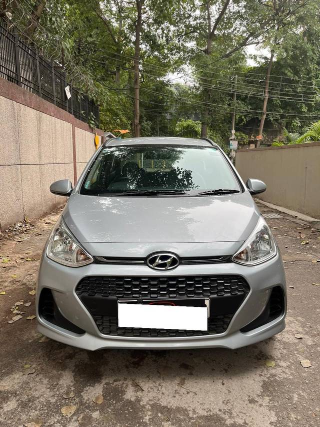 https://images10.gaadi.com/usedcar_image/4291199/original/processed_b17955555323323042ba07f3f23b8247.jpg?imwidth=6400