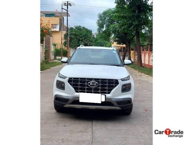 https://images10.gaadi.com/usedcar_image/4291260/original/processed_cfb271ec-a1bd-43a4-941c-d838937700dc.jpg?imwidth=6402