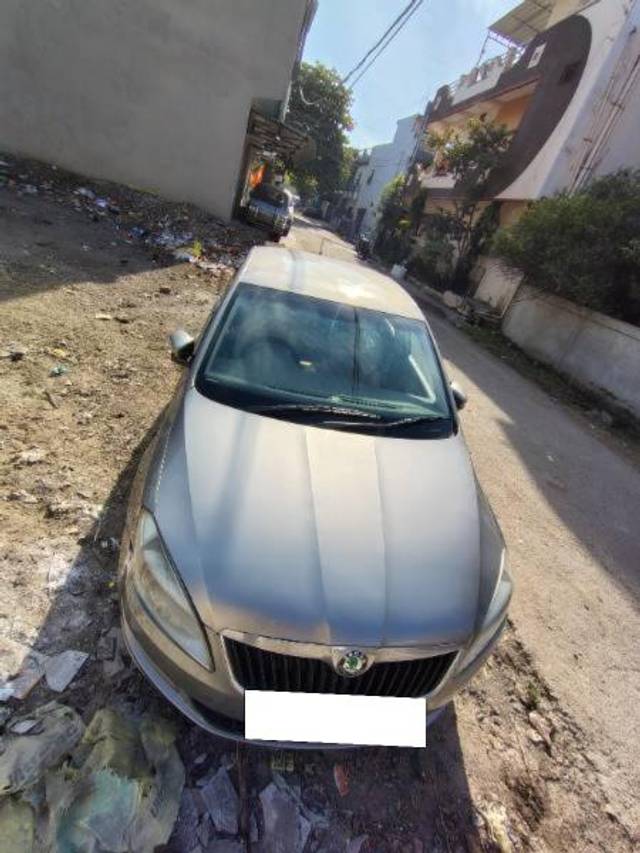 https://images10.gaadi.com/usedcar_image/4291345/original/processed_6fed6458-0bb8-4850-b4f1-48dae4865e84.jpg?imwidth=6402