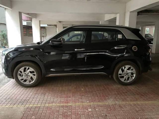 https://images10.gaadi.com/usedcar_image/4291350/original/processed_8e913125-3090-4e36-aaa5-c2c1cc88c69f.jpg?imwidth=6402