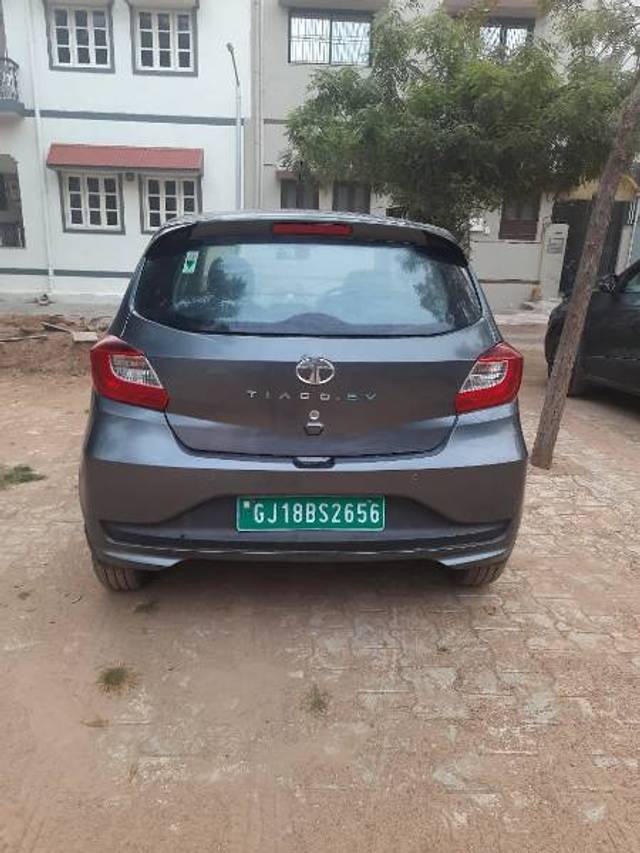 https://images10.gaadi.com/usedcar_image/4291383/original/78509d7109f6a38404bf9072abaa9f49.jpg?imwidth=6401