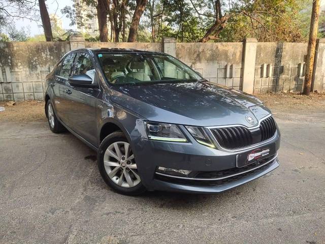 https://images10.gaadi.com/usedcar_image/4291417/original/processed_4cef2de765bf775e5f58155b90788260.jpeg?imwidth=6400