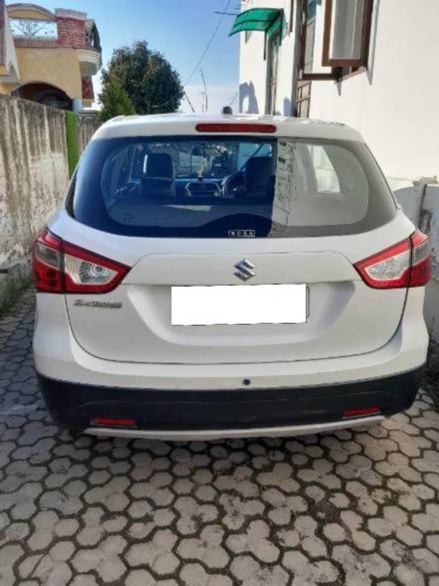 https://images10.gaadi.com/usedcar_image/4291526/original/processed_fba84ed9-394c-463e-8d37-62cbc05dba66.jpg?imwidth=6400