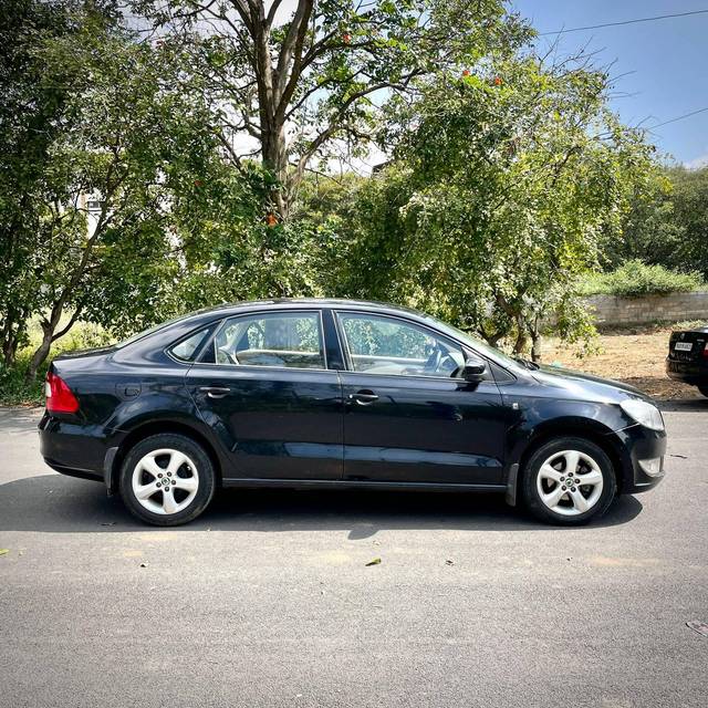 https://images10.gaadi.com/usedcar_image/4291579/original/processed_9a234dbe849334251ab6e6a4cd3d67ed.jpg?imwidth=6401