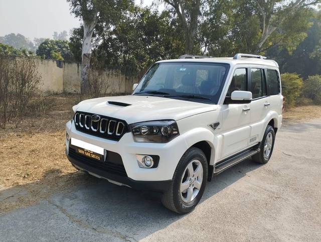 https://images10.gaadi.com/usedcar_image/4291613/original/processed_a2e11096e48fe9043976f2025027ea60.jpg?imwidth=6402