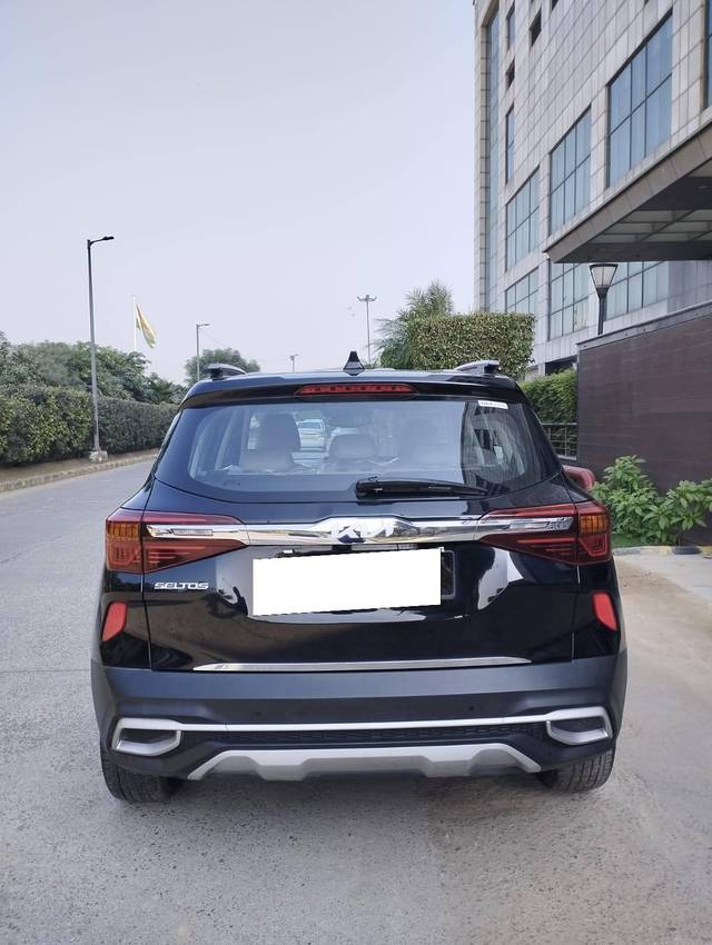 https://images10.gaadi.com/usedcar_image/4291622/original/processed_5a2f000f83643fe8d24515c20566dc18.jpg?imwidth=6402