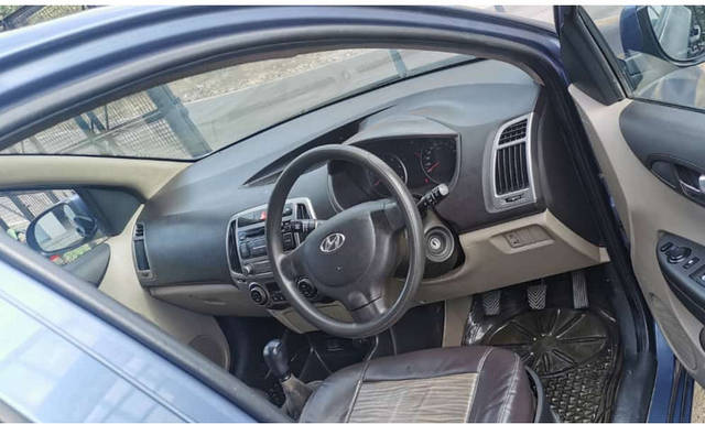 https://images10.gaadi.com/usedcar_image/4291719/original/5451c2bf57709ff6fde3a08b9e223c4a.jpeg?imwidth=6402