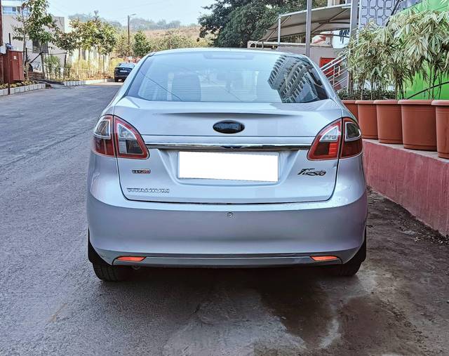 https://images10.gaadi.com/usedcar_image/4291764/original/processed_70814589e6bd755799f97c93adbe36aa.jpg?imwidth=6402