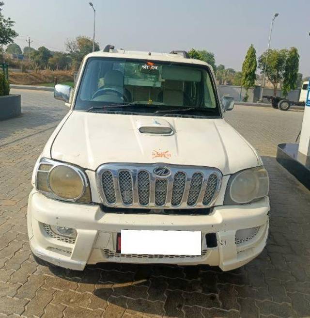 https://images10.gaadi.com/usedcar_image/4291780/original/d8bae6f714b2bfde081560d7992a399e.jpg?imwidth=6400