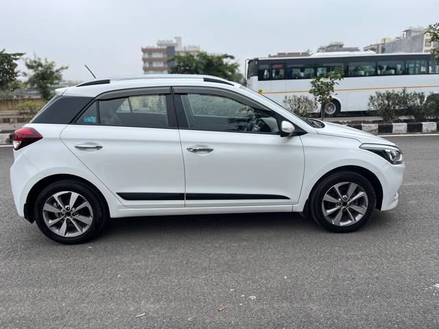 https://images10.gaadi.com/usedcar_image/4291816/original/7a6fa18aabcfddfa0aad6a0b78761fe3.jpg?imwidth=6401