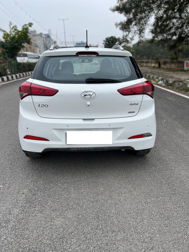 https://images10.gaadi.com/usedcar_image/4291816/original/processed_08a1f592e0d75cb4240289486ffad2fc.jpg?imwidth=6402