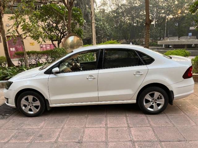 https://images10.gaadi.com/usedcar_image/4291825/original/2f47431d02c1a4ee5d532fe36cea61b1.jpeg?imwidth=6402