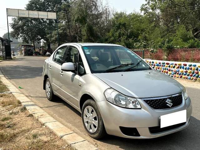 https://images10.gaadi.com/usedcar_image/4291845/original/processed_eec7a065-786c-4435-a4f1-f6c310baf97a.jpg?imwidth=6400