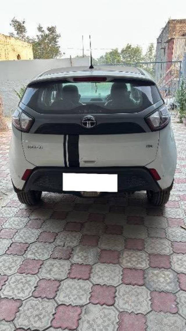 https://images10.gaadi.com/usedcar_image/4291859/original/processed_b6fd1c56-4805-4ee9-8fd4-bc48efb2f03b.jpeg?imwidth=6402